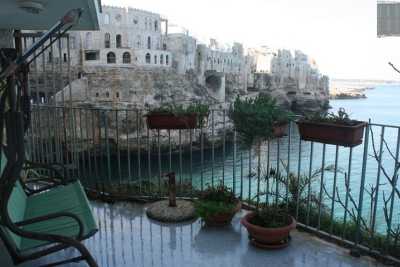 Polignano, le case a picco sul mare: �Disabitate o diventate b&b�. Ma Teresa resiste